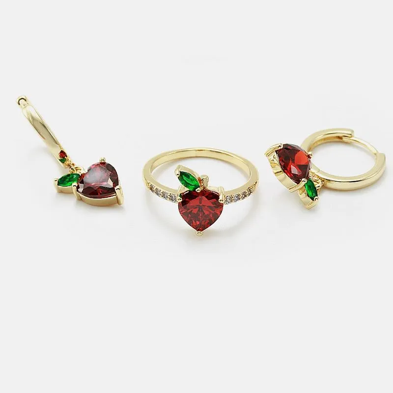Набір ювелірних виробів з червоним серцем Cz