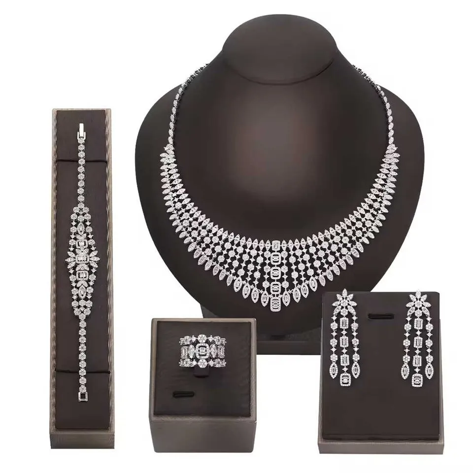 Розкішні кришталеві набори весільних прикрас